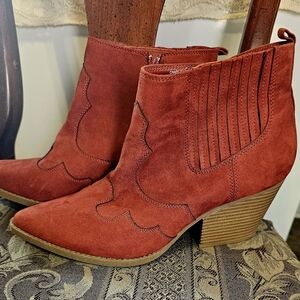 Ladys Western Rust Suede Ankle Boots By Kaari Blue Sz 11M